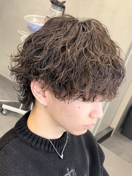 フィフス トウキョウ (fifth TOKYO) ルーズパーマ緩め波巻きツイストスパイラルパーマメンズ刈り上げ