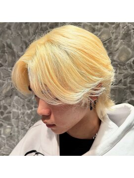 men's salon Gaudi 池袋店【メンズサロン ガウディ】 ホワイトブロンドカラー×センターパート