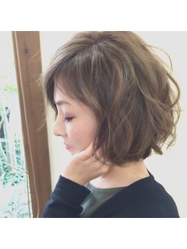 ヘアアンドビューティー クローバー(Hair&Beauty Clover) ゆるふわボブ/ハイトーンカラー/ボブパーマ