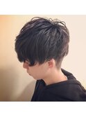パーマで遊びを加えたエッジショート