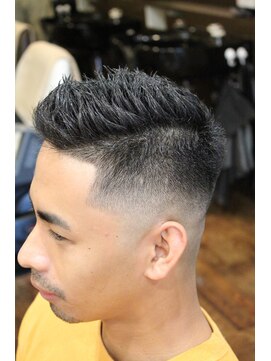 カスタムバーバースクレイプ(Custom Barber Scrape) くせ毛を”活かす”イカスフェードスタイル！！