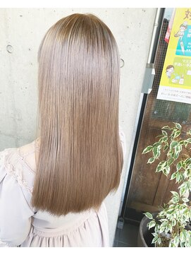ガルボ ヘアー(garbo hair) #ベージュ#ロングヘアー#ストレートヘア#ナチュラル#下村ヘア