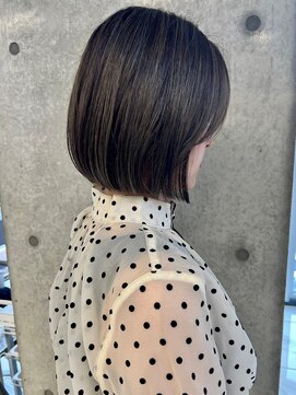 スウィープ 平尾(sweep) ショートボブ　丸みショート　白髪ぼかしハイライト