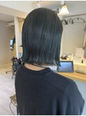 外ハネボブ グリーンカラー ブリーチあり 切りっぱなしボブ