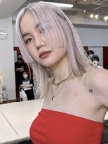 プネル(punel)&nbsp;プラチナ【明治神宮前/ダブルカラー/ケアブリーチ/インナーカラ