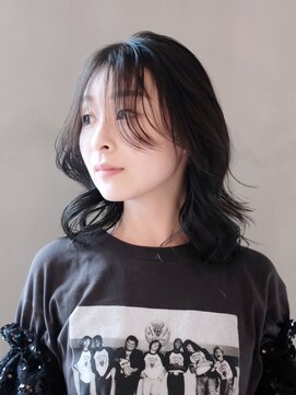 シオン(shion) 似合わせカットフェミニンロングマロンベージュ_ba521412