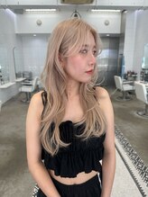 スノッブサンク(Snob ciNQ) ブロンド/ブリーチ/ホワイトベージュ/レイヤーカット/ケアブリ