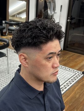 ザデイトウキョウ 表参道 青山(THE DAY TOKYO) MEN’S/サーフカール/刈り上げセンターパート/表参道駅/青山