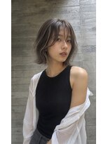 ロコスピアーズ(ROCO SPEARZ)&nbsp;グレージュハイライト切りっぱなしボブ顔まわりレイヤーカット