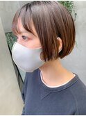 前下がりボブ、グレージュ、透け感カラー、ミニボブ