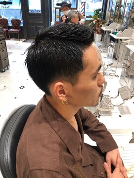 ルドローブラントオオサカ(LUDLOW BLUNT Osaka) 【LUDLOW BLUNT】フェードカット アップバング バーバーヘア