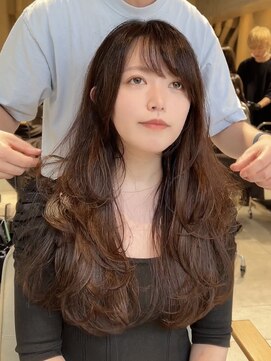 ティア(Tia.) （ロングレイヤーカット/内巻きワンカール/前髪/小顔）