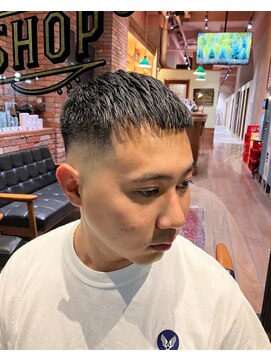 フォーコーナーズ(Four Corners) クロップスタイル／スキンフェード／バーバー／刈り上げ