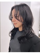 ユイツ&nbsp;くびれミディアムレイヤー