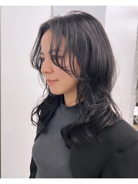 ユイツ くびれミディアムレイヤー