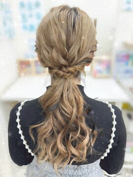 ヘアーメイク ティアラ(Hair make Tiara) ローポニー