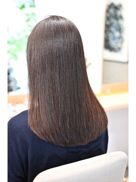 ファロー(furrow) 美髪ストレート ローレイヤースタイル