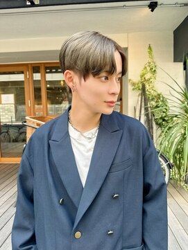 ルービック なかもず(Rubik's) グレージュカラーツーブロック刈り上げショート