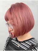 印象深いカラーでワンランク上のデザインを☆ショートボブ
