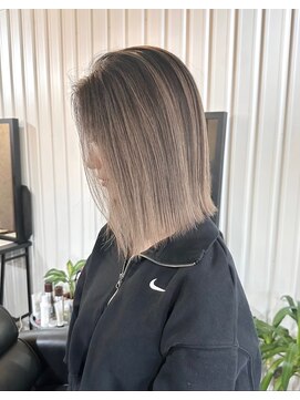 ヌエン 渋谷(NU/EN) バレイヤージュ×切りっぱなしボブ