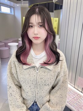 ジーナリア(Xena ria) 《袴田》インナーカラー　ピンク　ミディアム