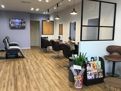 ツヤイロ 佐世保店の写真