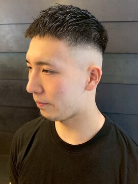 ディスイズバーバーセカンド(THIS IS BARBER 2nd) フェードカット スキンフェード クロップ 黒髪ショート