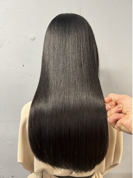 【髪質改善】髪の状態やお悩みに合わせて選べるトリートメントをご用意。髪の芯から潤い、艶のある質感に。