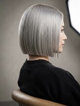 グレネイド(grenade) 人造人間18号/シルバーグレージュ/ハイトーン/切りっぱなし