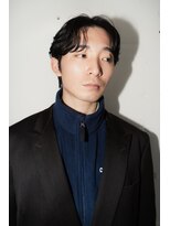 ウェルネス(Wellness) ナチュラル×色気センターパートパーマ