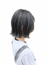 ベリー(berry)&nbsp;色落ちも楽しめる♪大人白髪ぼかし＆ショートボブ☆
