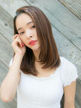 ルティア(Lutia) ナチュラルグレージュ 大人クールなストレート