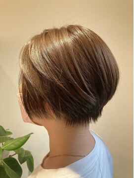 キー(KEY) ハイトーンショートボブ