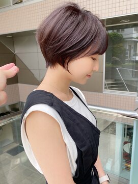 アンド ストーリーズ(&STORIES) 大人可愛い前髪ありひし形耳掛けマッシュショートボブ30代40代