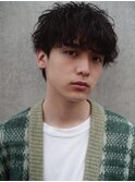 黒髪シークレットパーマ流行スーツ短髪ツーブロック束感モテる