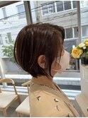 柔らかさと上品さを引き立てるひし形ボブ