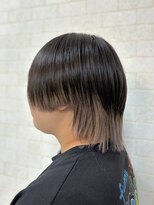 ルミエールイリゼ 城陽店(Lumiere Irisee) ウルフカットのシルバーインナー