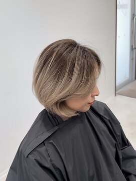 コスモス 町田(COSMOS) ミディアムレイヤーカットバタフライカットハッシュレイヤーボブ