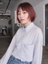 フィエル(fielu)&nbsp;顔まわりレイヤー×赤みブラウンのショートボブ【担当:ISAO】