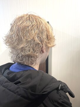ギフト ヘアー サロン(gift hair salon) 【ハイトーン波巻きパーマウルフメンズ】原口健伸