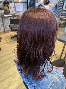 ジップ 緑店(zip) ピンクベージュカラー × 20代フェミニン