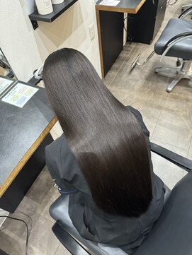 ヨンセンチメートル 野々市店(4cm) 艶髪【髪質改善/縮毛矯正/トリートメント】