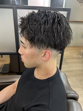 クロム トウキョウ ザ バーバー 新宿(CHROM TOKYO the Barber) スキンフェード×ツイストスパイラルパーマ 新宿/メンズカット