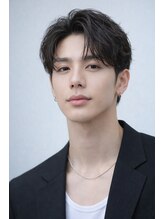 オグジュアリー 表参道(aux.)&nbsp;束感黒髪ナチュラル人気流行フェザーパーマ韓国風