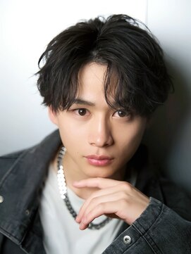 ルーシー 渋谷(LUCEY) センターパートフェザーパーマツイストスパイラルパーマメンズ