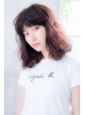 重めベースに動きをつけたミディアムスタイル