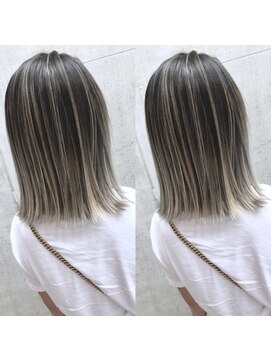 メリー(merry craftsman's factory) バレイヤージュ、ハイライトアッシュベージュくびれセミディー