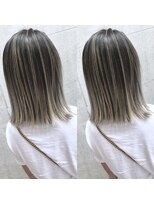 メリー(merry craftsman's factory) バレイヤージュ、ハイライトアッシュベージュくびれセミディー