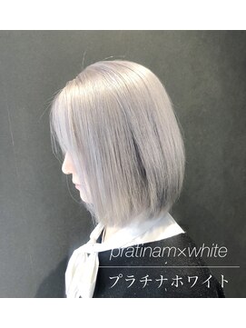 バトー(bAteAu) ベージュ、エクステ、ホワイトブリーチ、グラデーション