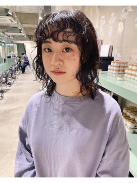 ロジ(loji) くせ毛と共存するパーマとミディアムレイヤー